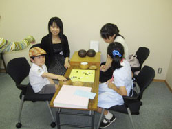 こちらも仲よくペア碁に挑戦です。
